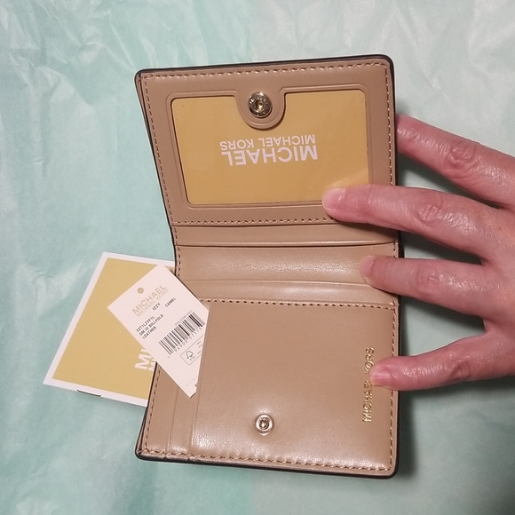 Michael Kors Izzy Small Leather ID Billfold Wallet - Picture 5 of 9